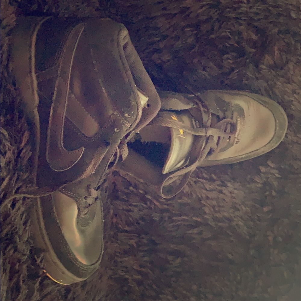 Nike twenty size 6 lightly worn.